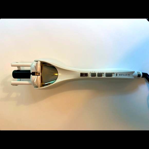 InStyler Tulip self curling iron.